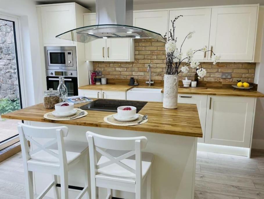 Charming Cottage Close To M4 Bridgend Bridgend  Zewnętrze zdjęcie