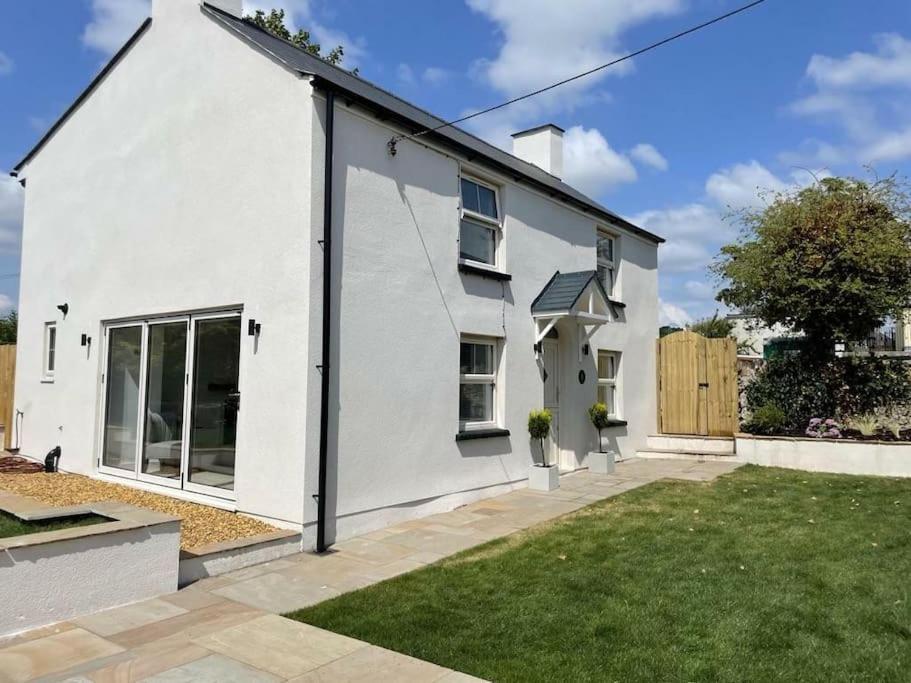 Charming Cottage Close To M4 Bridgend Bridgend  Zewnętrze zdjęcie