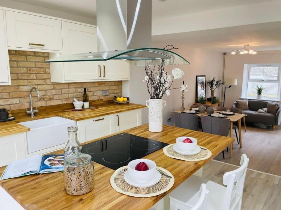 Charming Cottage Close To M4 Bridgend Bridgend  Zewnętrze zdjęcie